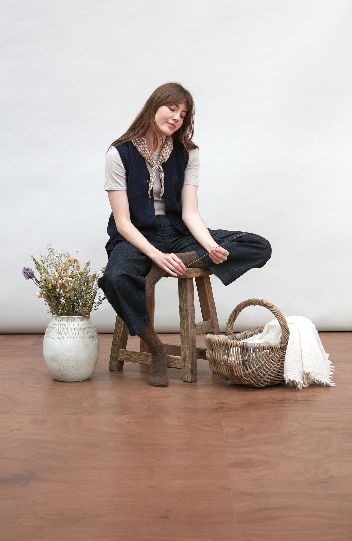 Woman wearing a patterned cotton neck tie