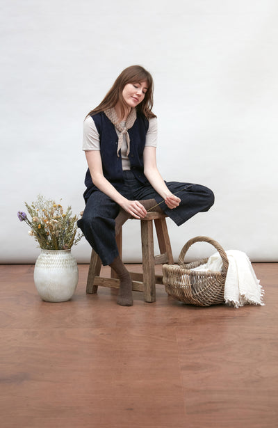 Woman wearing a patterned cotton neck tie