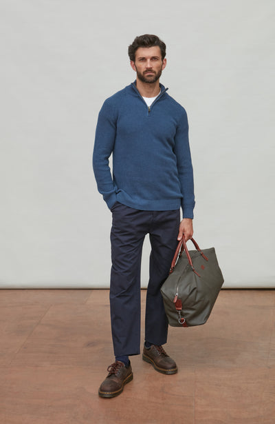 Mittelschwerer Herrenpullover aus 100 % Baumwolle mit Reißverschluss am Kragen