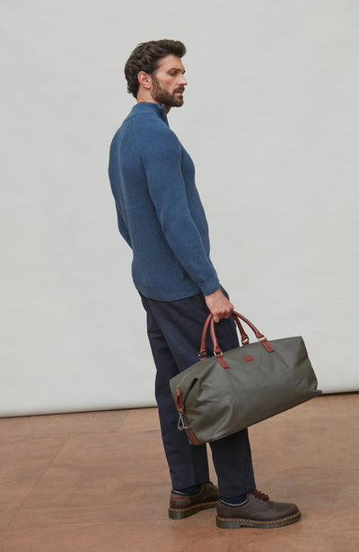 Mittelschwerer Herrenpullover aus 100 % Baumwolle mit Reißverschluss am Kragen