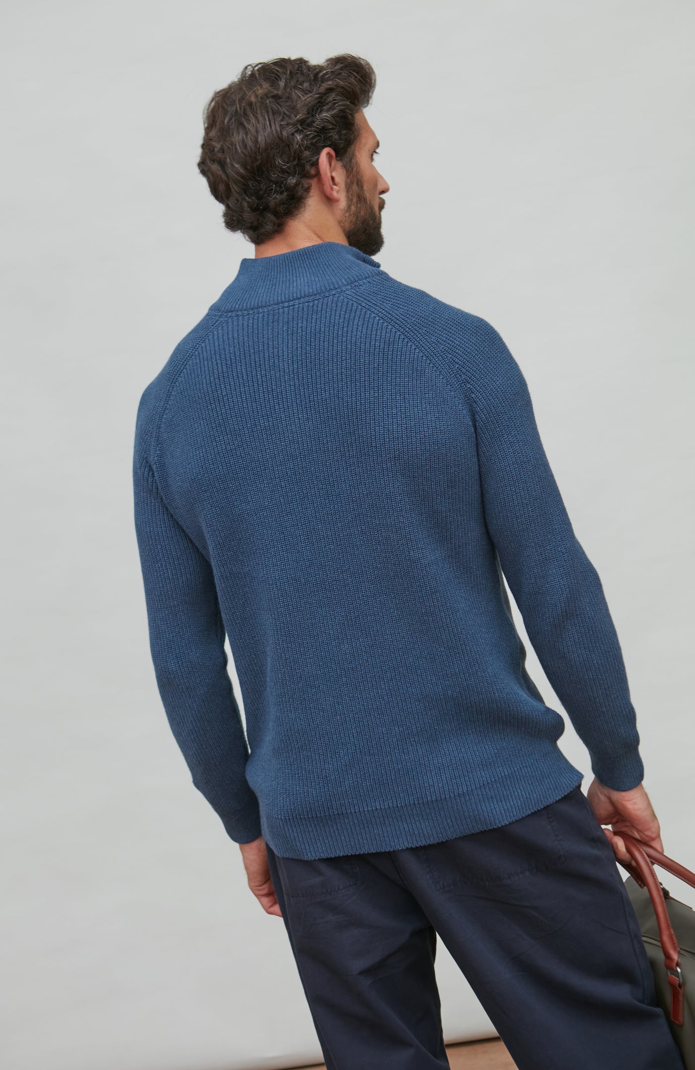 Mittelschwerer Herrenpullover aus 100 % Baumwolle mit Reißverschluss am Kragen