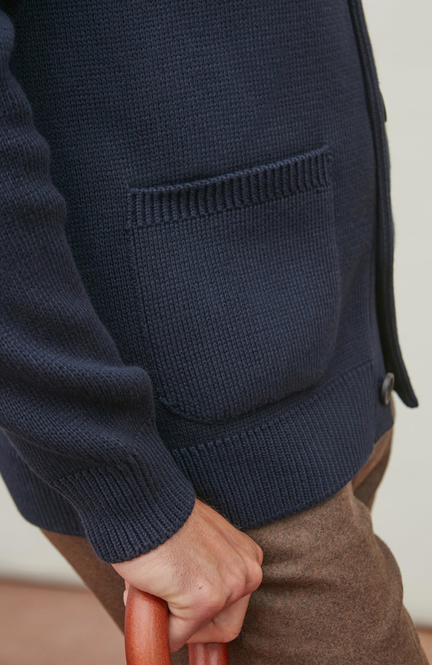 Mittelschwerer Herren-Cardigan aus 100 % Baumwolle mit Schalkragen