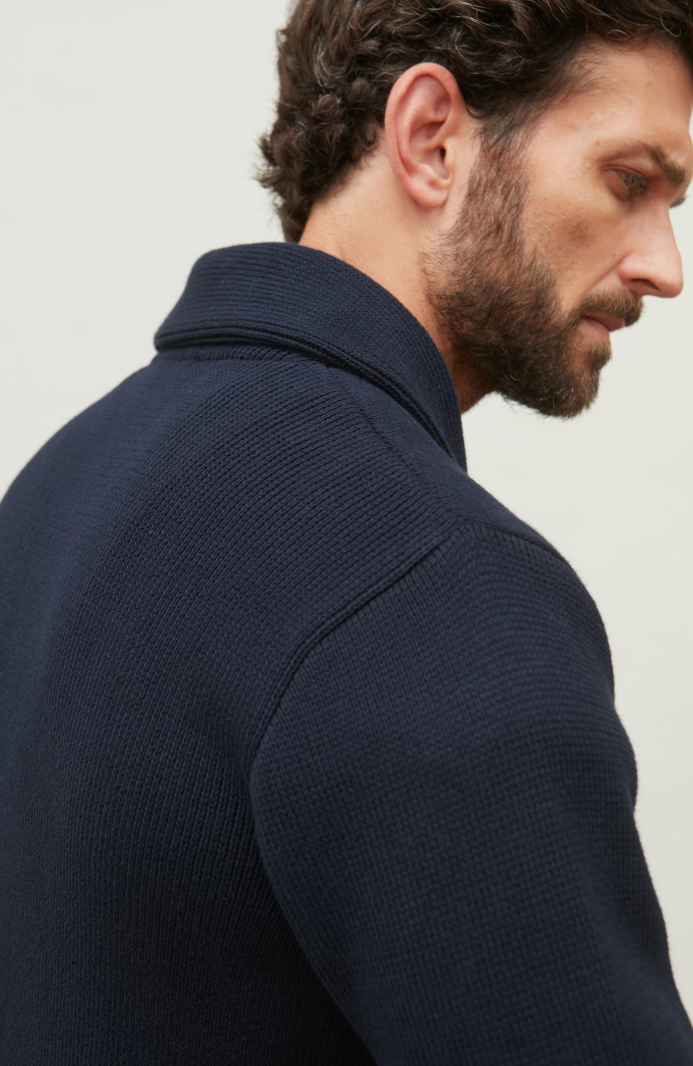 Mittelschwerer Herren-Cardigan aus 100 % Baumwolle mit Schalkragen