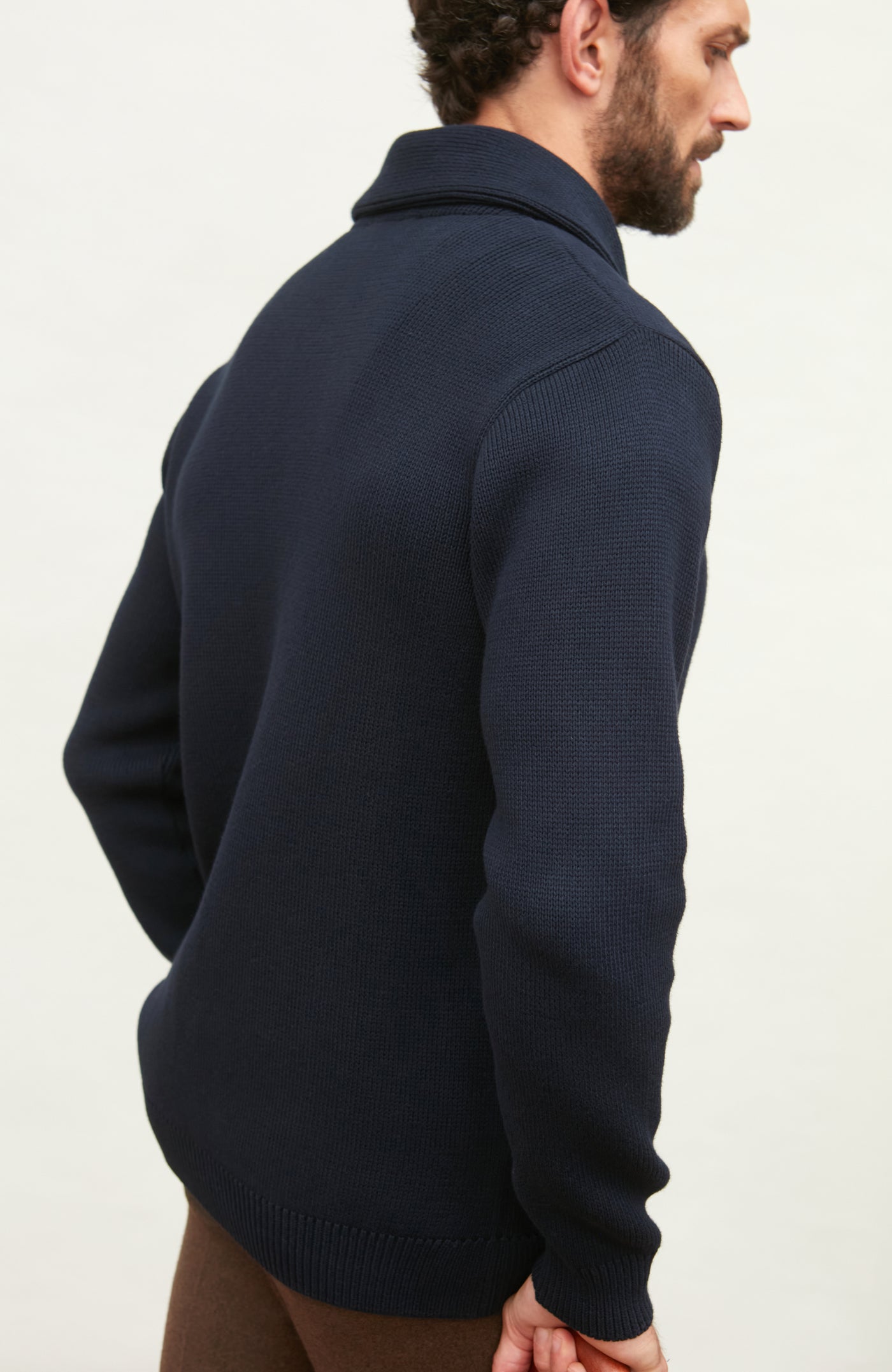 Mittelschwerer Herren-Cardigan aus 100 % Baumwolle mit Schalkragen