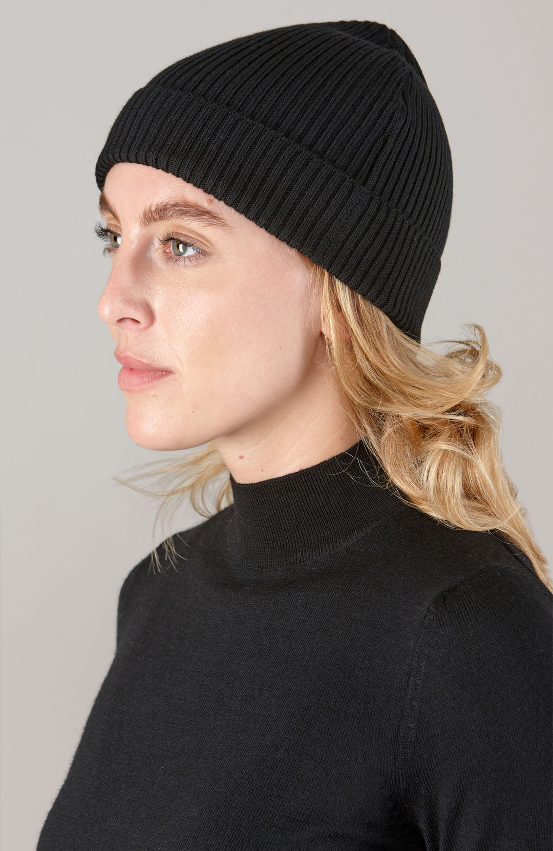 black fine merino wool beanie