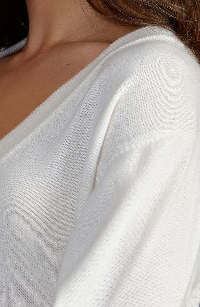 white v neck cashmere jumper